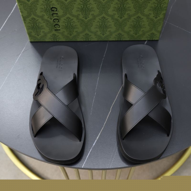 G*u*i slippers